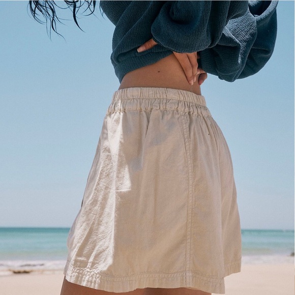 1863. Free People Get Free Poplin Pull On Shorts - Picture 3 of 6
